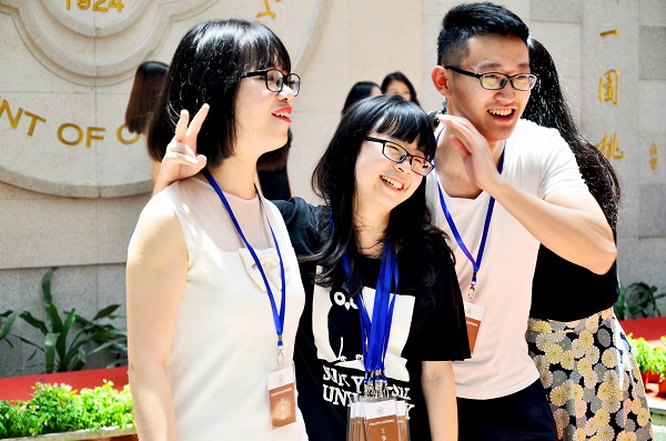 凤凰花开，期待再见 ——记中山大学中国语言文学系2016届毕业典礼