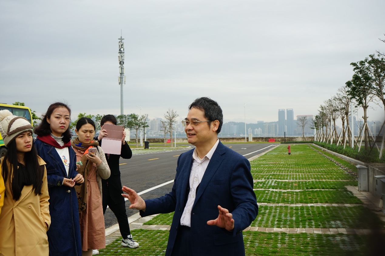 。